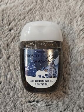 ✨FREE✨ Bath & Body Works Frosted Coconut Snowball Hand Sanitizer